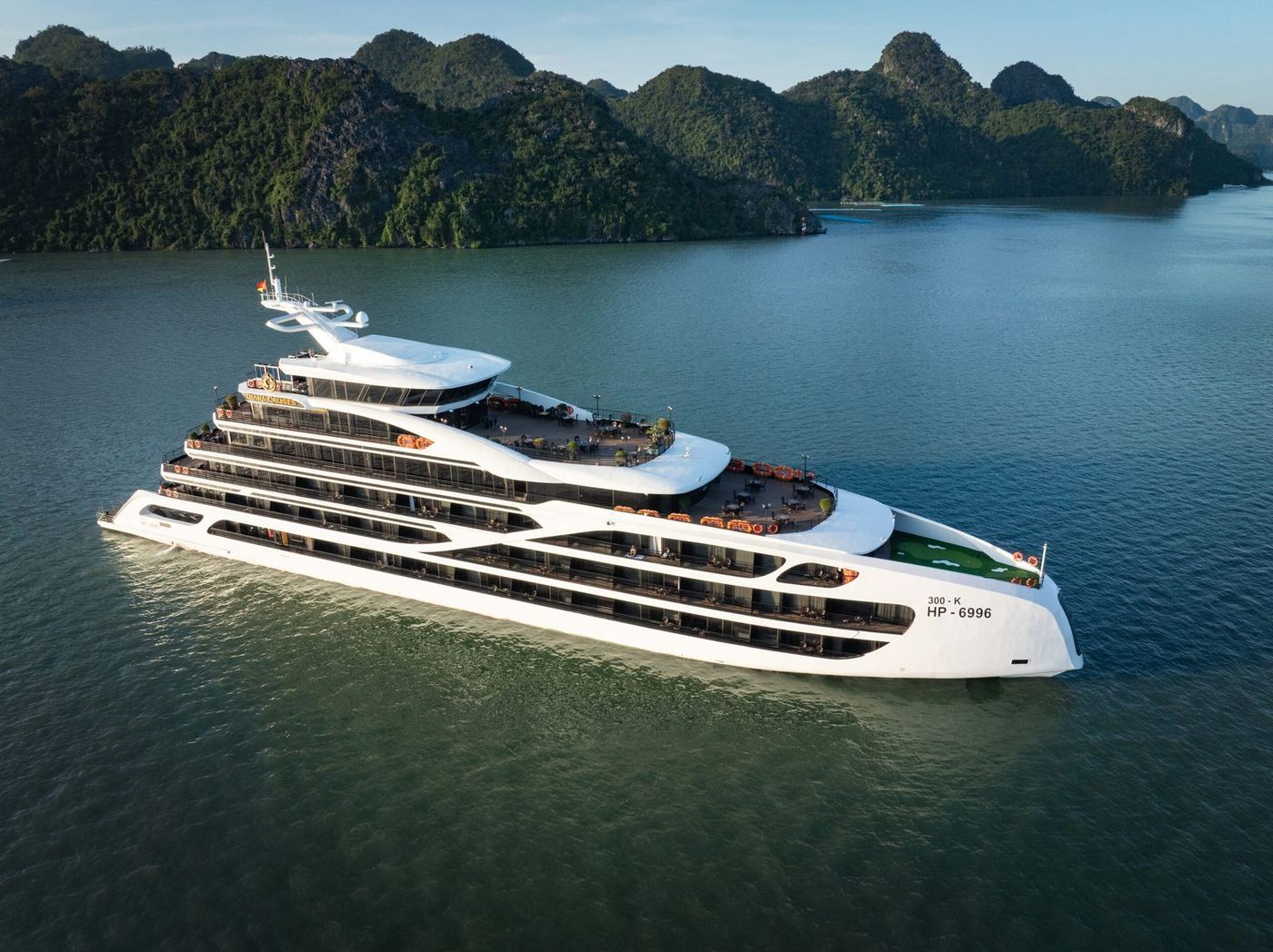 Diana Cruises Halong Bay – Luxury by Venus Group