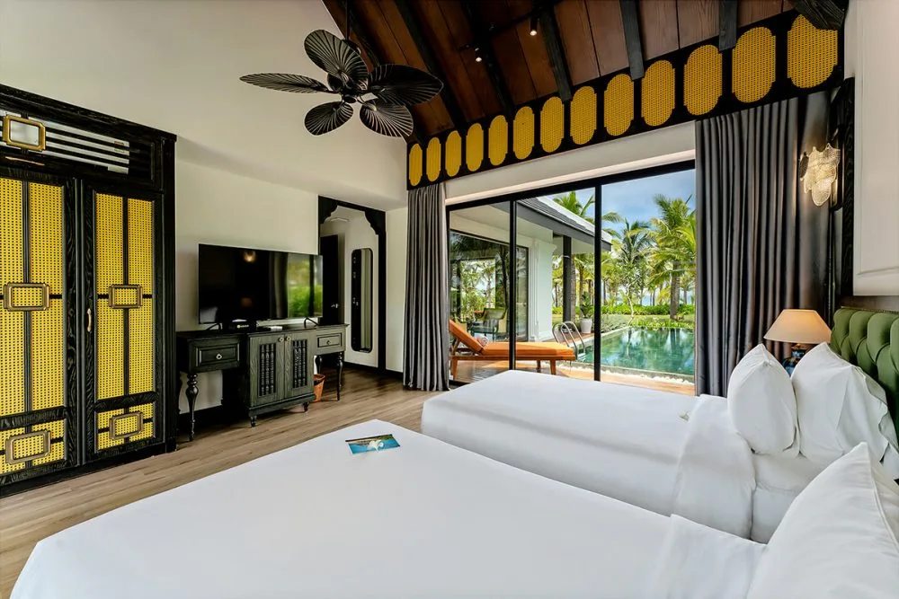 Beachfront Pool Villa (130 m²)