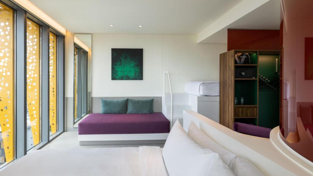 Deluxe Corner View Room (30 m²)